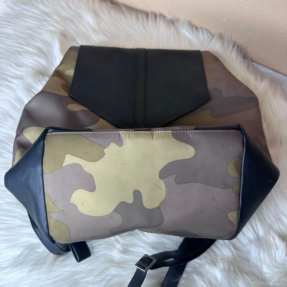 Stella & Dot Camo Backpack - Picture 15 of 16